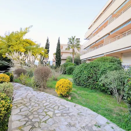 Tropez Sea View Penthouse 아파트