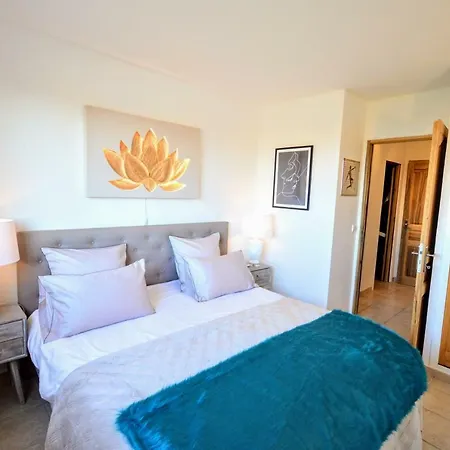 Tropez Sea View Penthouse 아파트