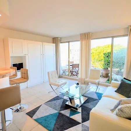 Апартаменты Tropez Sea View Penthouse