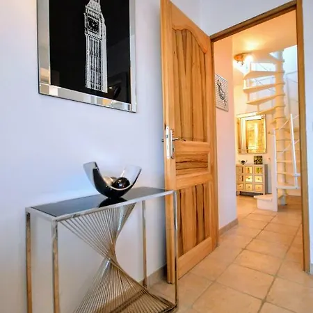 Апартаменты Tropez Sea View Penthouse