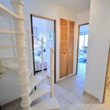 Tropez Sea View Penthouse 아파트