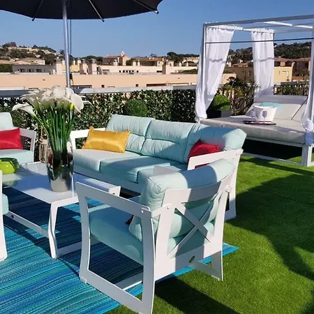 아파트 Tropez Sea View Penthouse 쎙뜨호뻬