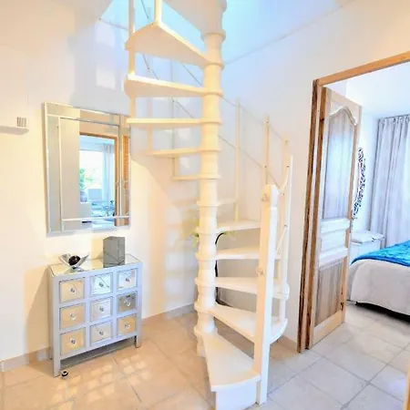 Tropez Sea View Penthouse * Сен-Тропе